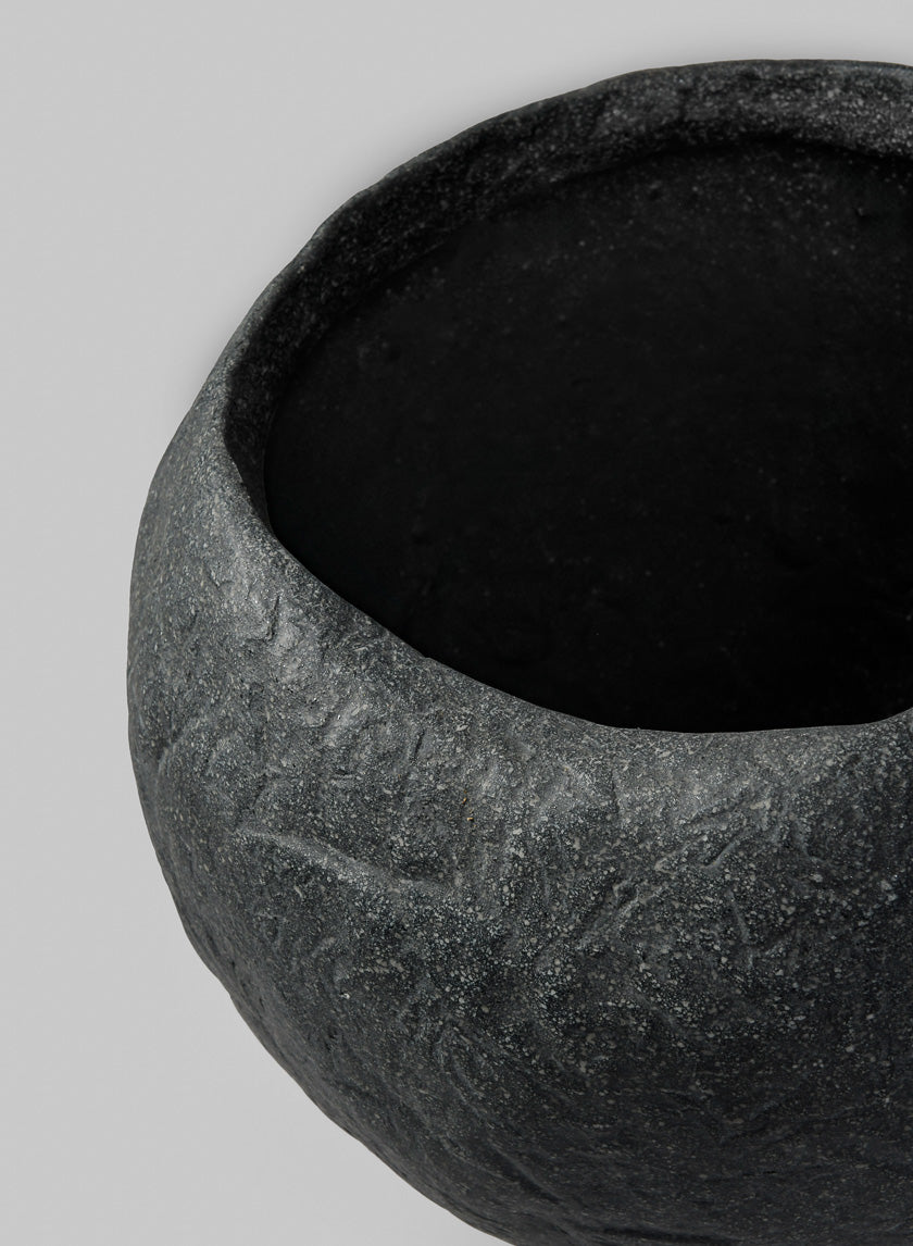 Shirak Poly-Stone Rough Black Planter Decor Jamaligarden