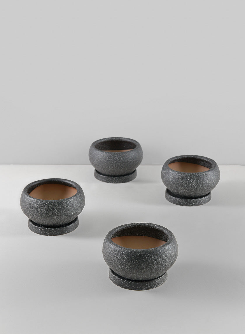 4.5in Wide Vasteras Sand Black Low Pot with Saucer Decor Jamaligarden
