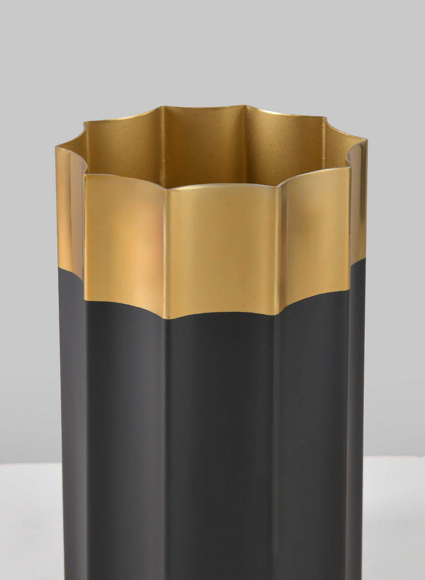 7.75in Tall Narita Black and Gold Stainless Steel Vase Decor Jamaligarden