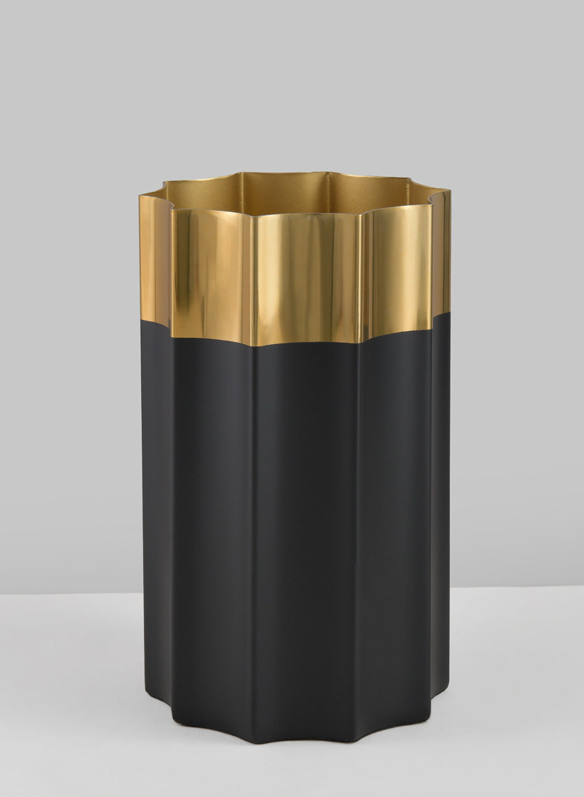 7.75in Tall Narita Black and Gold Stainless Steel Vase Decor Jamaligarden