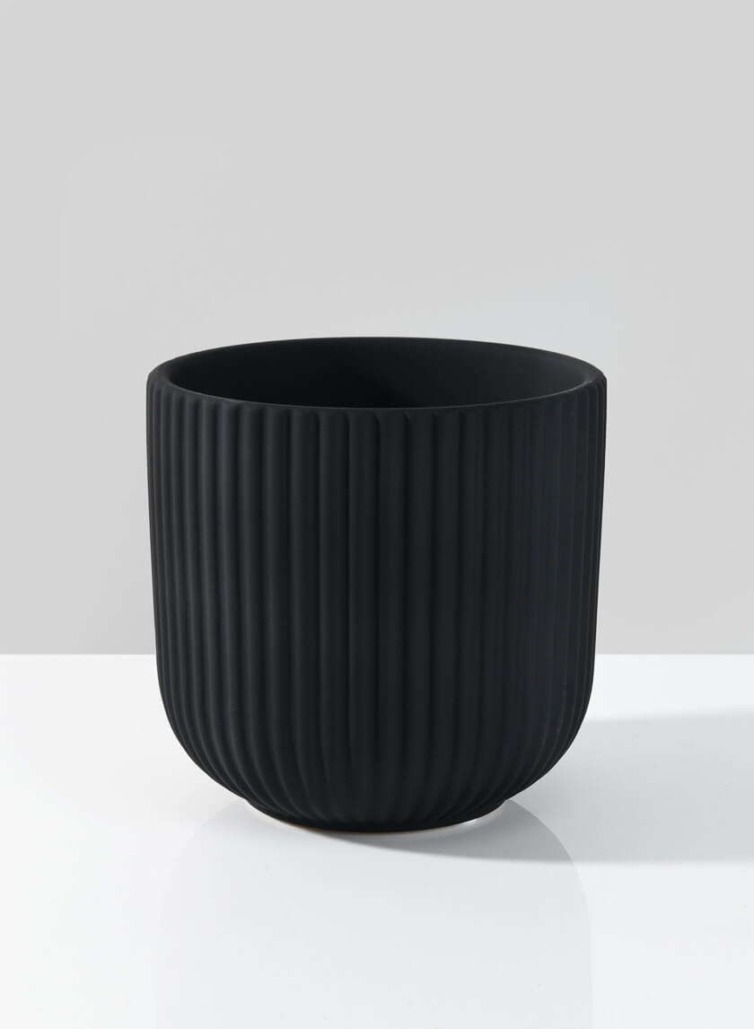 5.5in Tall Oslo Black Pot, Medium Decor Jamaligarden